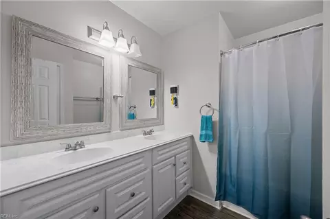 Bath - 23 Westview Dr, Hampton, VA 23666 photo 2 of 4
