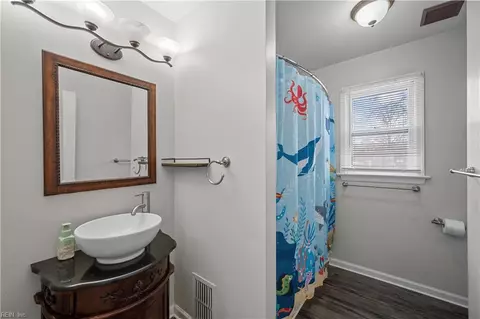 Bath - 23 Westview Dr, Hampton, VA 23666 photo 4 of 4