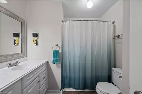 Bath - 23 Westview Dr, Hampton, VA 23666 photo 3 of 4