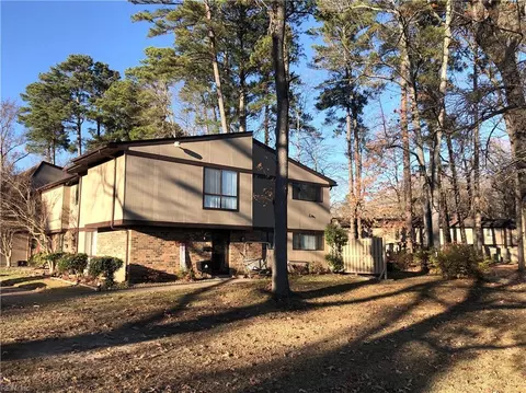 1036 Willow Green Dr, Newport News, VA 23602