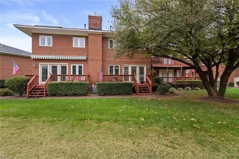 1247 Foursome Ln, Virginia Beach, VA 23455
