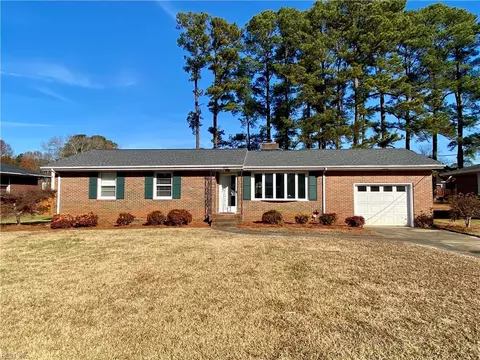 4014 San Salvador Dr, Chesapeake, VA 23321