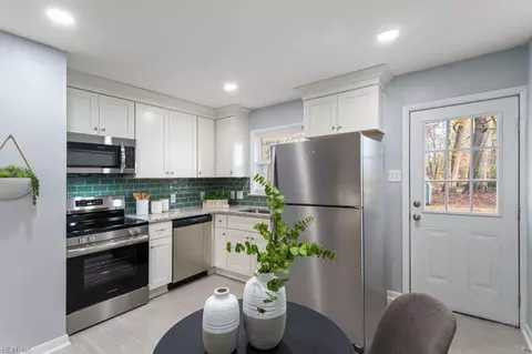 12 W Walker Rd, Hampton, VA 23666