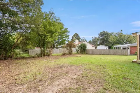 Exterior - 8 Overton Dr, Hampton, VA 23666 photo 8 of 9
