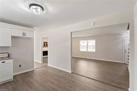 Entry Way - 8 Overton Dr, Hampton, VA 23666 photo 5 of 6