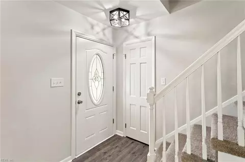 Entry Way - 8 Overton Dr, Hampton, VA 23666 photo 6 of 6