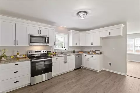 8 Overton Dr, Hampton, VA 23666