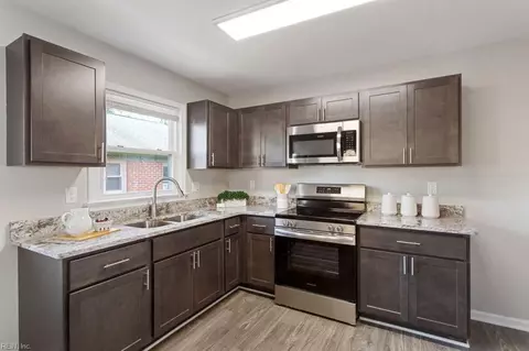 9 Douglas St, Hampton, VA 23663