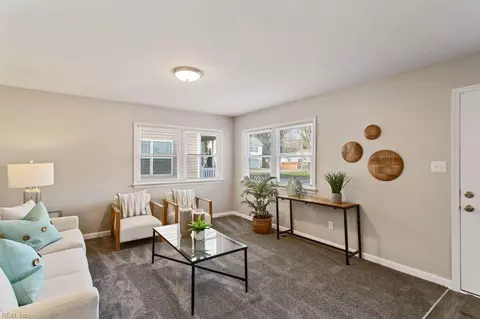 Living - 9 Douglas St, Hampton, VA 23663 photo 2 of 4