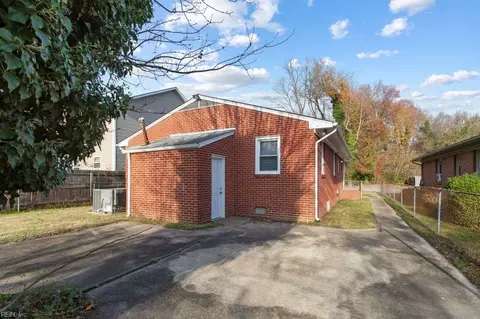 Exterior - 9 Douglas St, Hampton, VA 23663 photo 2 of 5