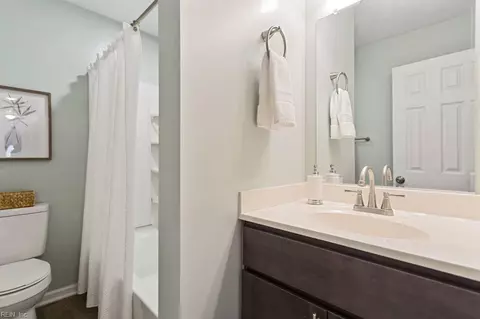 Bath - 9 Douglas St, Hampton, VA 23663 photo 3 of 4