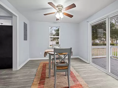 Dining - 64 Henry St, Hampton, VA 23669 photo 3 of 3