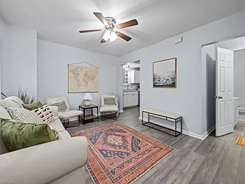 64 Henry St, Hampton, VA 23669