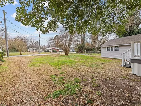Exterior - 64 Henry St, Hampton, VA 23669 photo 8 of 8