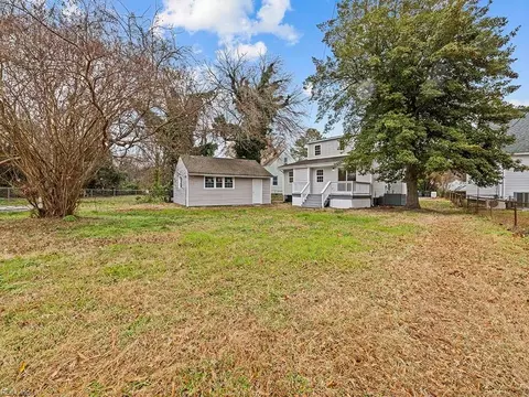 Exterior - 64 Henry St, Hampton, VA 23669 photo 6 of 8