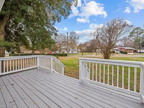 Exterior - 64 Henry St, Hampton, VA 23669 photo 4 of 8