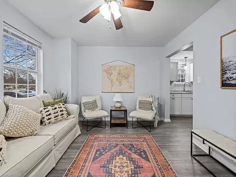 Living - 64 Henry St, Hampton, VA 23669 photo 2 of 3