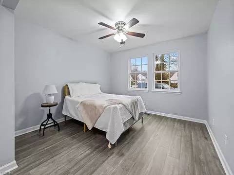 Bedroom - 64 Henry St, Hampton, VA 23669 photo 2 of 10