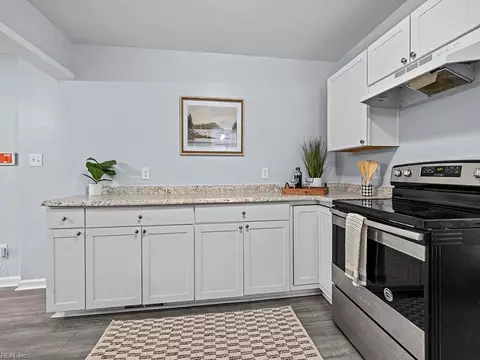 Kitchen - 64 Henry St, Hampton, VA 23669 photo 4 of 5