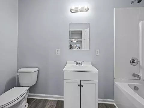Bath - 64 Henry St, Hampton, VA 23669 photo 2 of 6