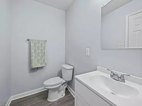 Bath - 64 Henry St, Hampton, VA 23669 photo 3 of 6