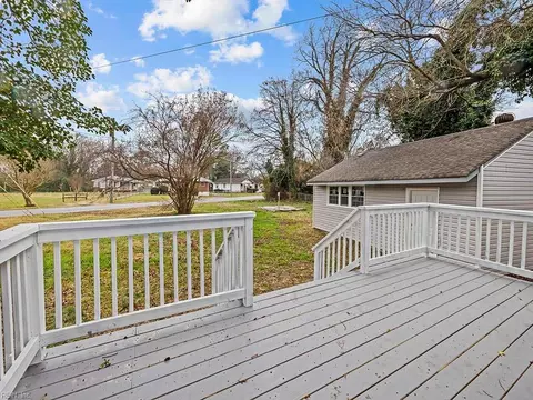 Exterior - 64 Henry St, Hampton, VA 23669 photo 3 of 8
