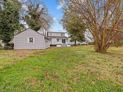 Exterior - 64 Henry St, Hampton, VA 23669 photo 5 of 8