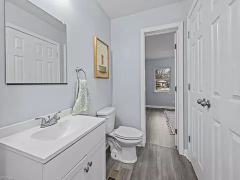 Bath - 64 Henry St, Hampton, VA 23669 photo 1 of 6