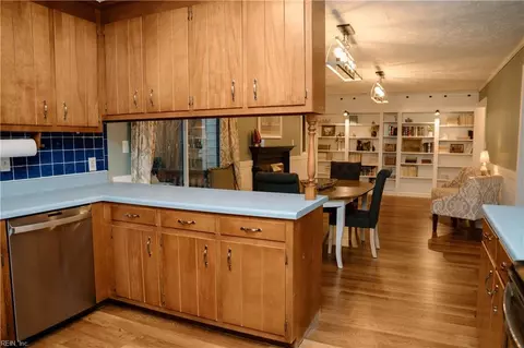 Kitchen - 19 Riverside Dr, Smithfield, VA 23430 photo 2 of 2