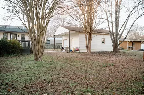 Exterior - 19 Riverside Dr, Smithfield, VA 23430 photo 4 of 5