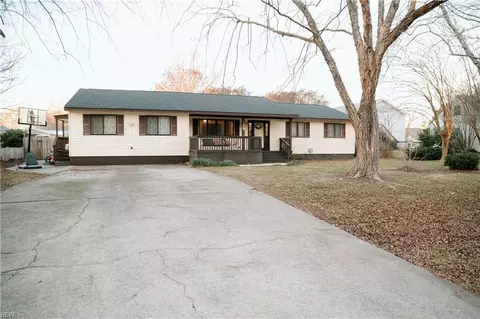 Exterior - 19 Riverside Dr, Smithfield, VA 23430 photo 2 of 5