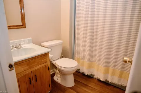 Bath - 19 Riverside Dr, Smithfield, VA 23430 photo 2 of 2