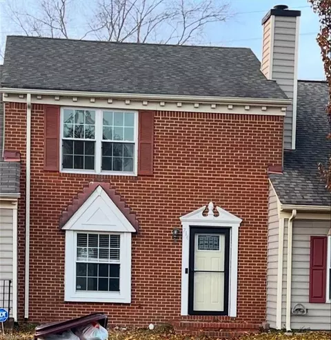 714 Huntly Dr, Chesapeake, VA 23320
