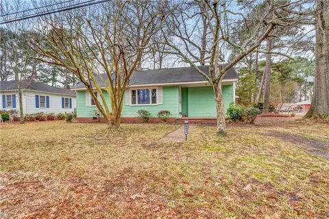 2225 Wintergreen Dr, Chesapeake, VA 23323