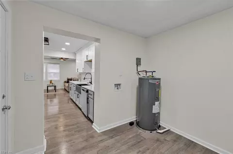 Entry Way - 7044 Gregory Dr, Norfolk, VA 23513 photo 4 of 4