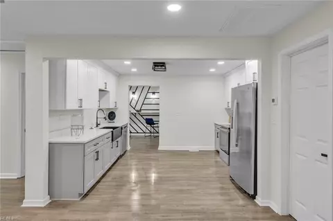 Entry Way - 7044 Gregory Dr, Norfolk, VA 23513 photo 2 of 4