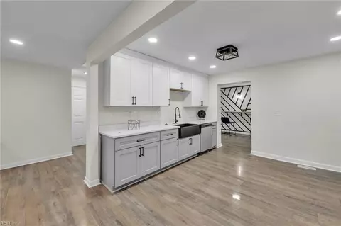 Entry Way - 7044 Gregory Dr, Norfolk, VA 23513 photo 3 of 4