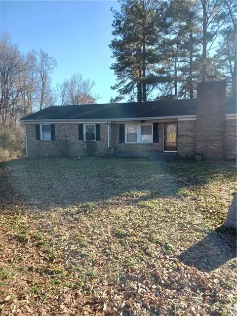 18270 Douglas Dr, Capron, VA 23829