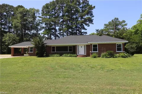 132 S County Dr, Wakefield, VA 23888