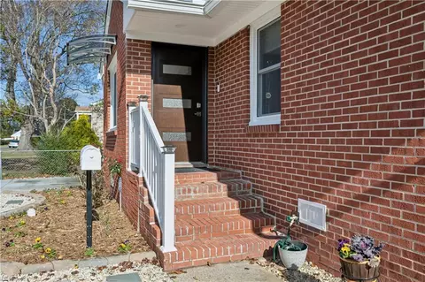 11 Warner Rd, Hampton, VA 23666 photo 3