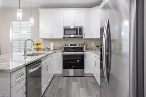 Kitchen - 527 W 38th St, Norfolk, VA 23508 photo 1 of 1