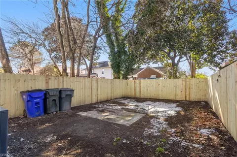 Exterior - 527 W 38th St, Norfolk, VA 23508 photo 3 of 3