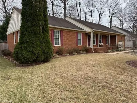 809 Mildenhall Dr, Chesapeake, VA 23322