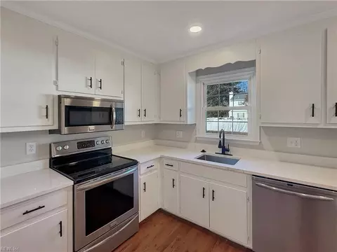 Kitchen - 311 Watson Dr, Smithfield, VA 23430 photo 2 of 3