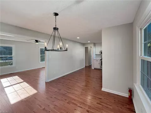 Living - 311 Watson Dr, Smithfield, VA 23430 photo 3 of 4