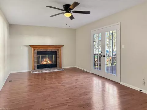 Living - 311 Watson Dr, Smithfield, VA 23430 photo 4 of 4