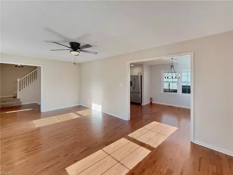 Living - 311 Watson Dr, Smithfield, VA 23430 photo 2 of 4