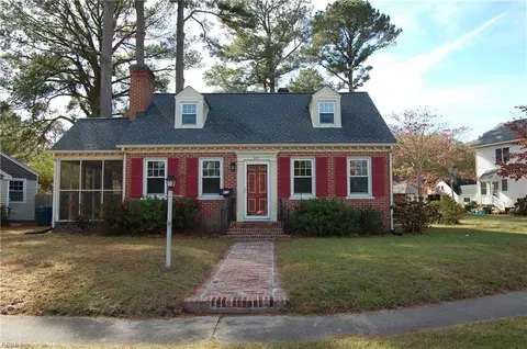 907 Pennsylvania Ave, Suffolk, VA 23434