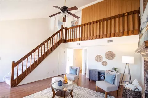 5692 Glen View Dr, Virginia Beach, VA 23464