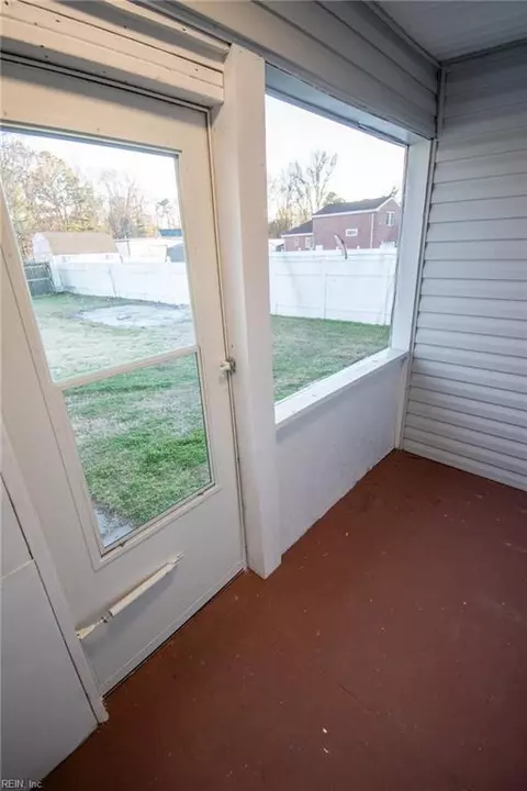 Exterior - 705 Shell Rd, Chesapeake, VA 23323 photo 3 of 7
